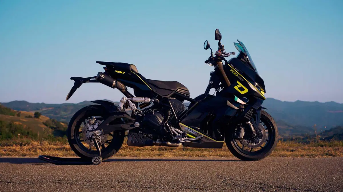 Italjet Dragster 700 Twin, moto o scooter? Lo chiamano mooter, lo abbiamo provato in pista a Imola (2)