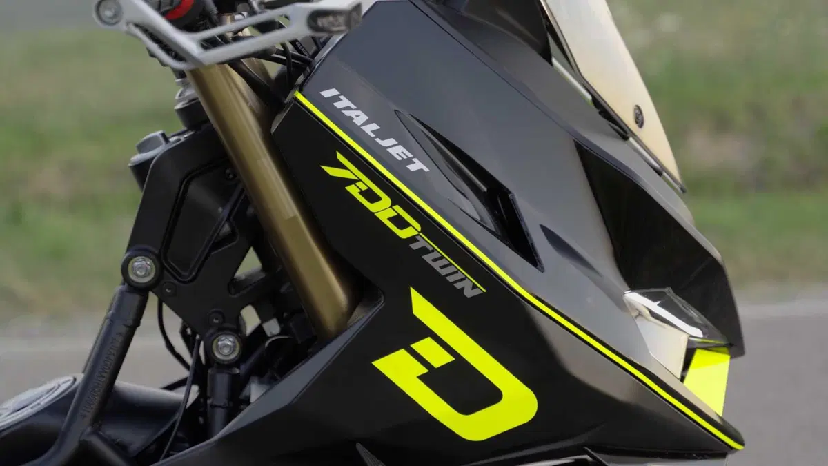 Italjet Dragster 700 Twin, moto o scooter? Lo chiamano mooter, lo abbiamo provato in pista a Imola (7)