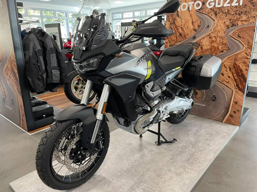 Moto Guzzi Stelvio (2024 - 25) (2)