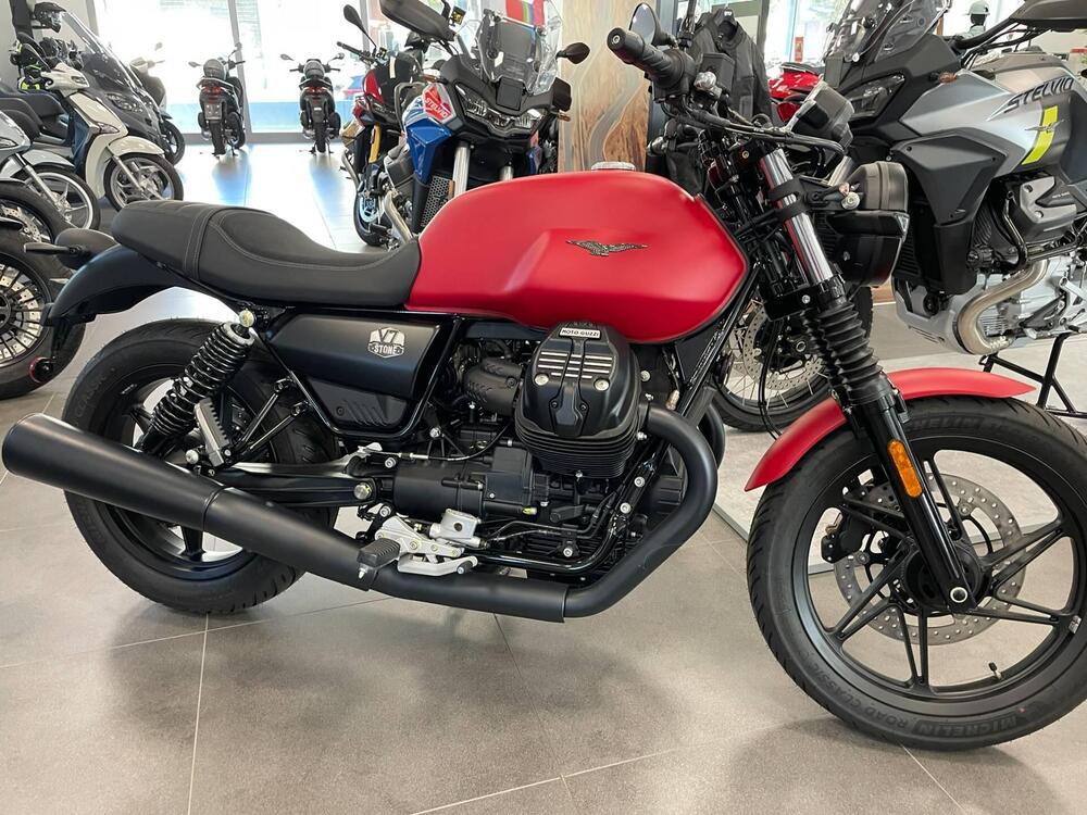 Moto Guzzi V7 Stone (2021 - 24)