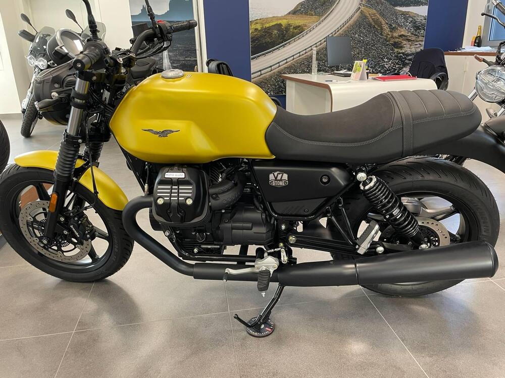 Moto Guzzi V7 Stone (2021 - 24) (4)