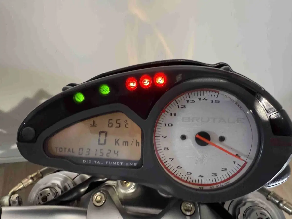 MV Agusta Brutale 910 S (2005 - 11) (7)