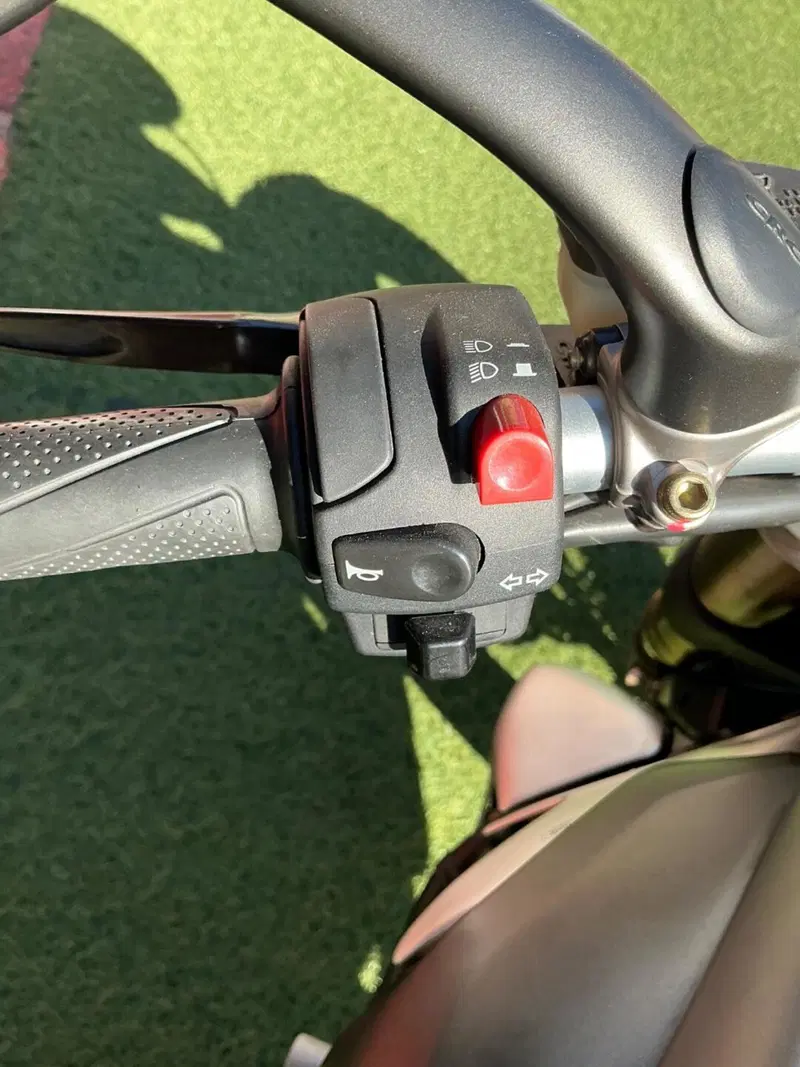 MV Agusta Brutale 750 S (2002 - 06) (15)