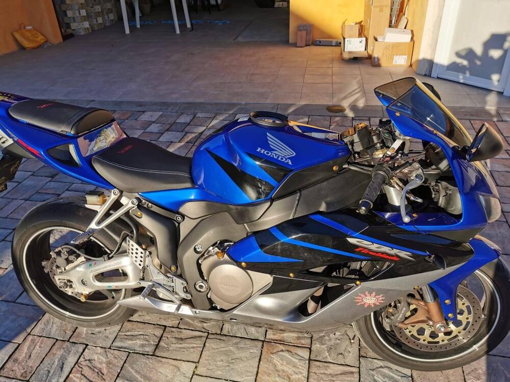 Honda CBR 1000 RR Fireblade (2006 - 07) (5)
