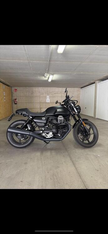 Moto Guzzi V7 Stone (2021 - 24) (2)