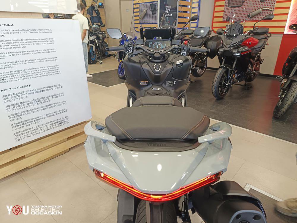 Yamaha T-Max 560 Tech Max (2025) (5)