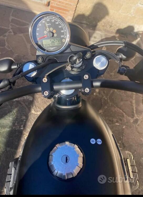 Moto Guzzi V7 III Stone (2017 - 20) (5)