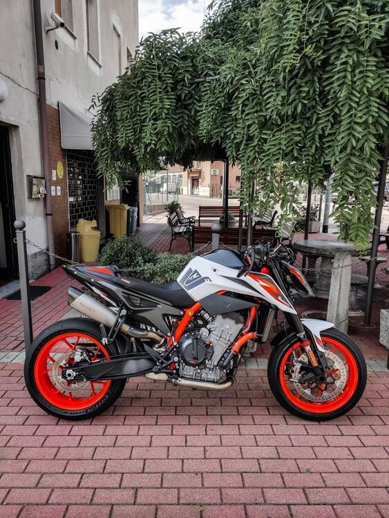 KTM 890 Duke R (2021)