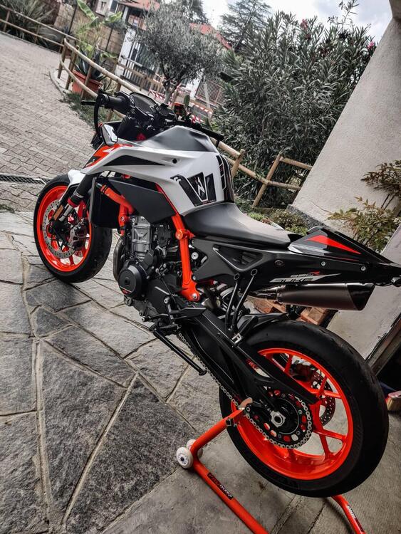 KTM 890 Duke R (2021) (2)