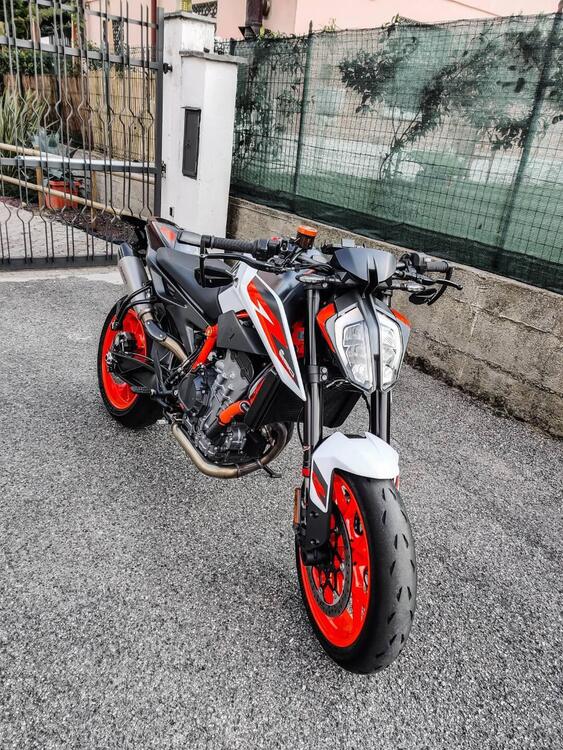 KTM 890 Duke R (2021) (3)