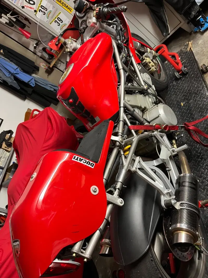 Ducati 750 SUPERSPORT I.E.