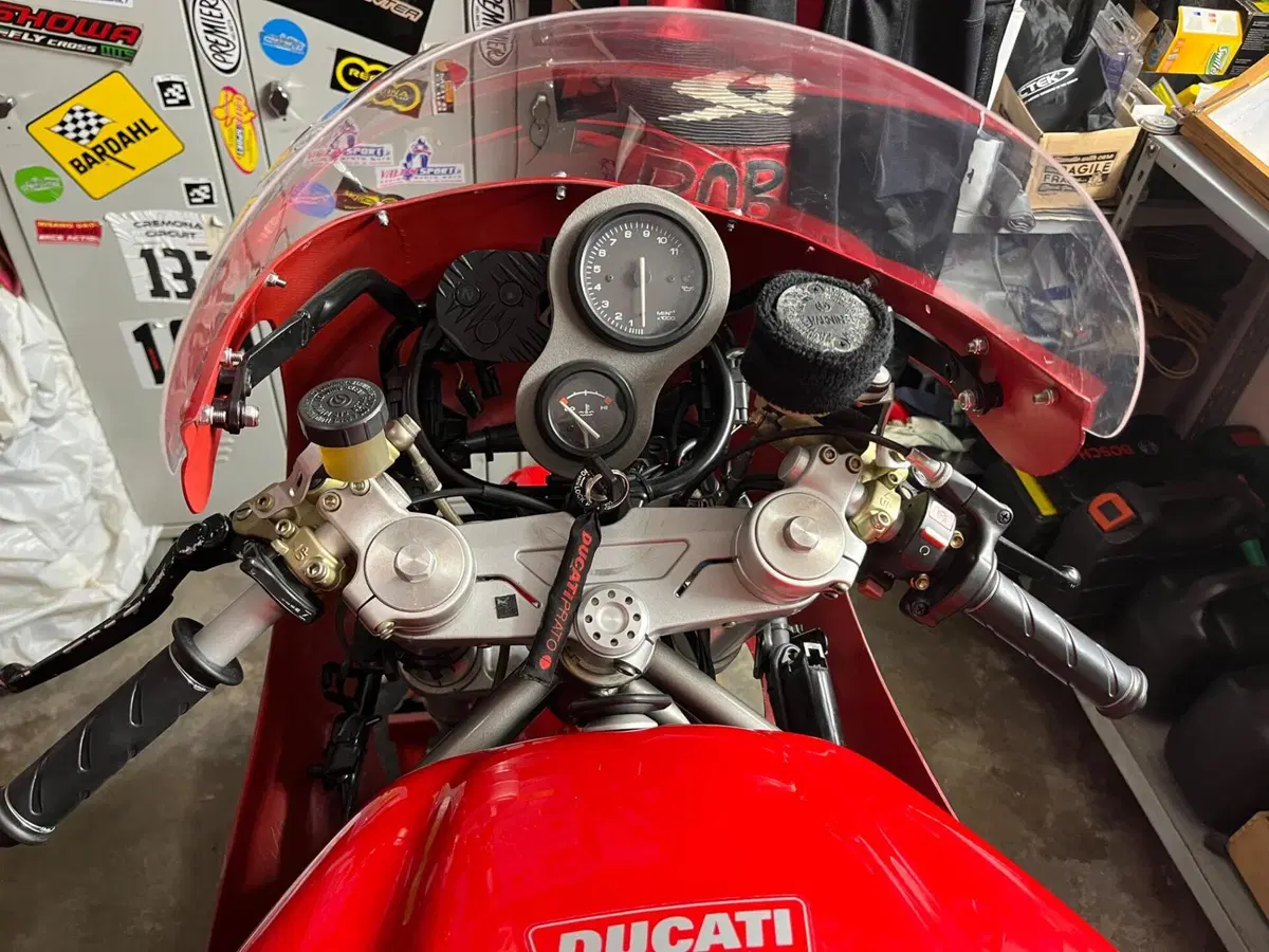 Ducati 750 SUPERSPORT I.E. (3)