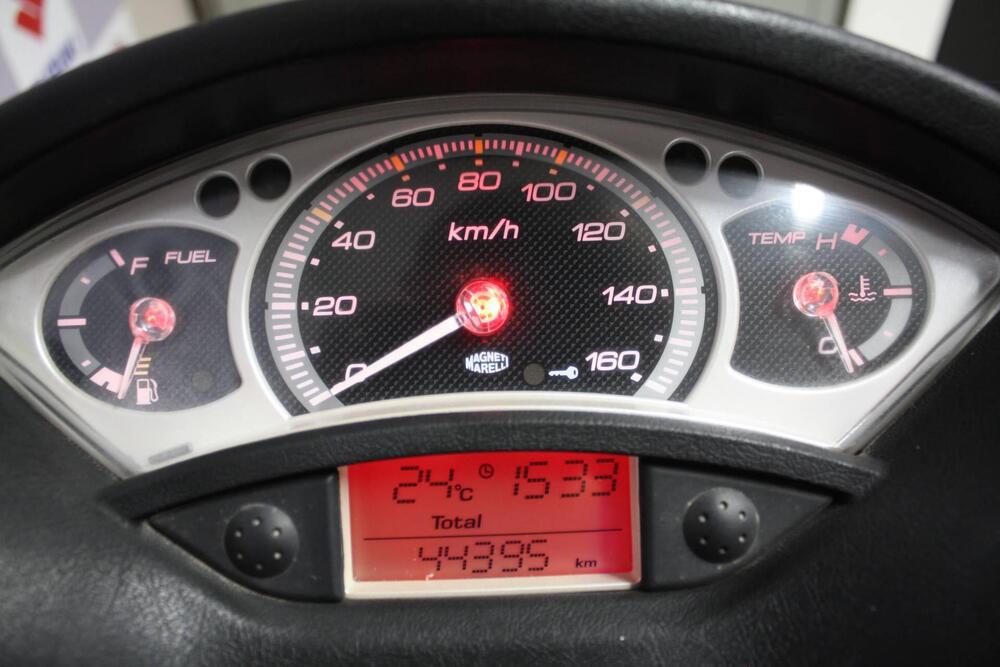 Yamaha X-Max 250 (2007 - 09) (2)