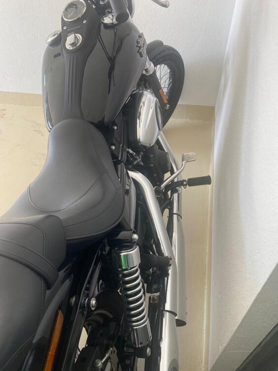 Harley-Davidson 1690 Street Bob (2017) - FXDB (4)