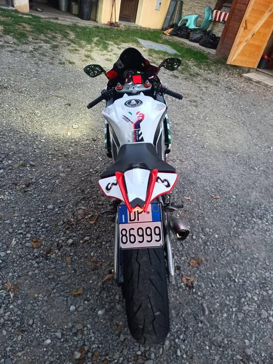 Aprilia RSV4 R (2009 - 12) (4)