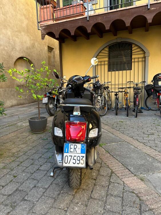 Vespa GTS 300 Hpe Super Tech (2019) (2)