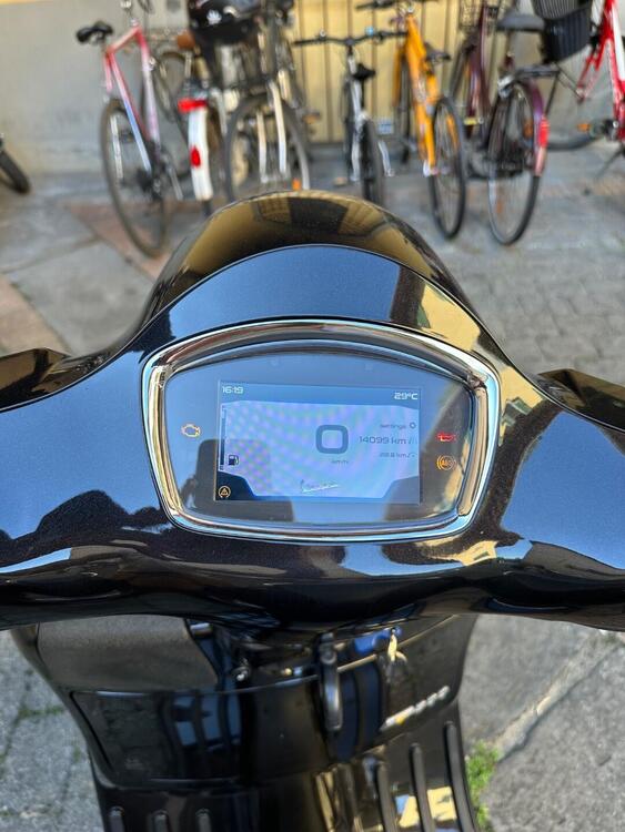 Vespa GTS 300 Hpe Super Tech (2019) (4)
