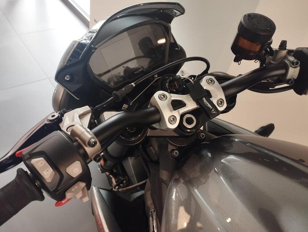 Triumph Street Triple RS (2020 - 22) (4)