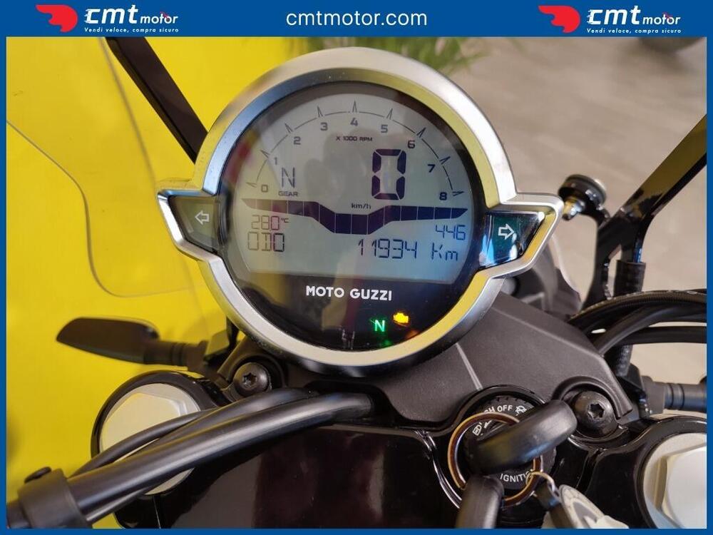 Moto Guzzi V7 Stone (2021 - 24) (5)