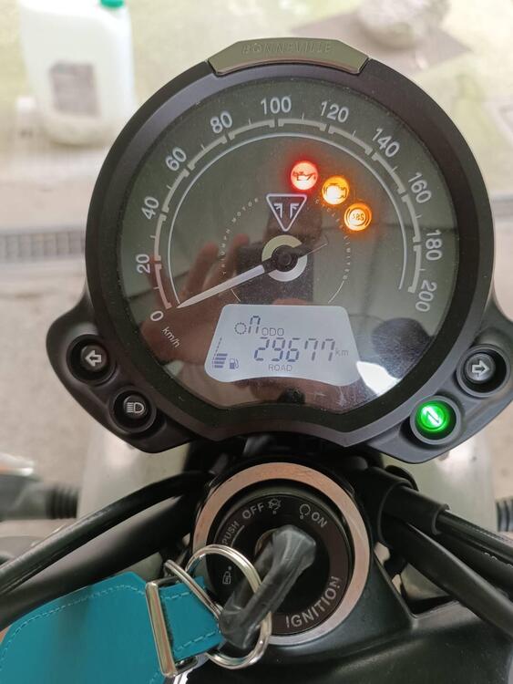 Triumph Street Twin 900 (2019 - 20) (5)