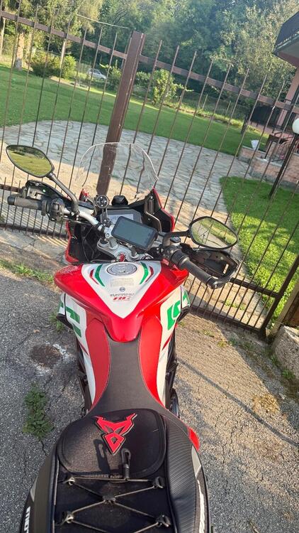 MV Agusta Turismo Veloce 800 RC SCS (2022 - 25) (2)