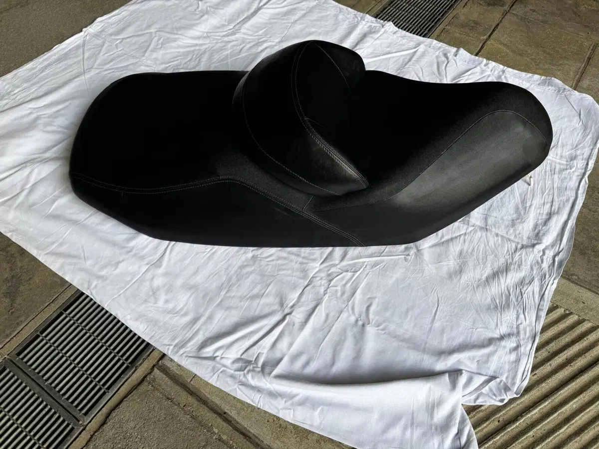 SELLA ORIGINALE SUZUKI BURGMAN 650 EXECUTIVE 2019 (2)