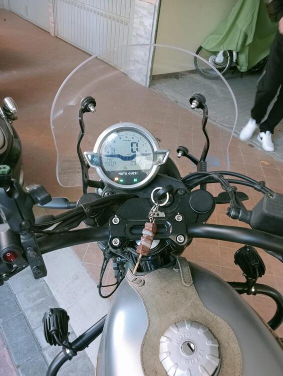 Moto Guzzi V7 850 Stone Special Abs (2021) (3)