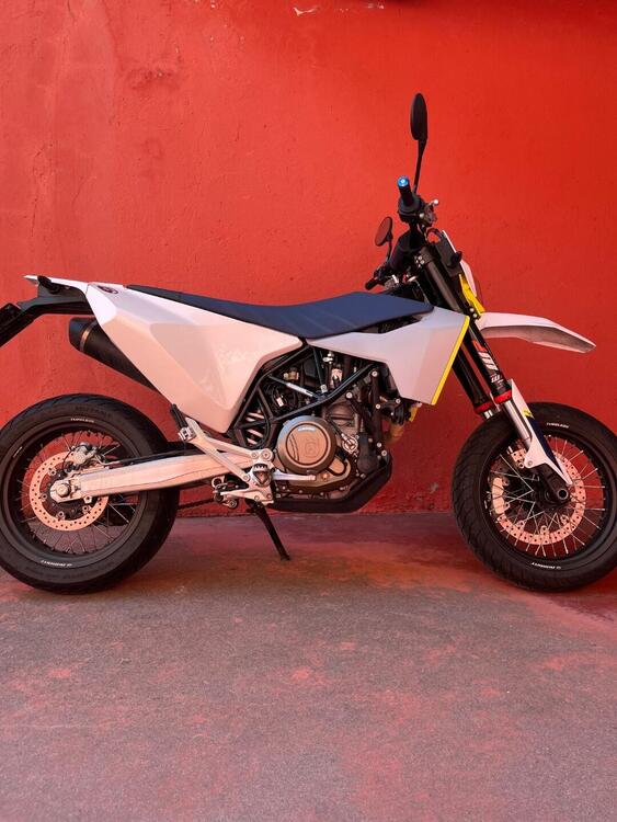 Husqvarna 701 Supermoto (2023 - 25)