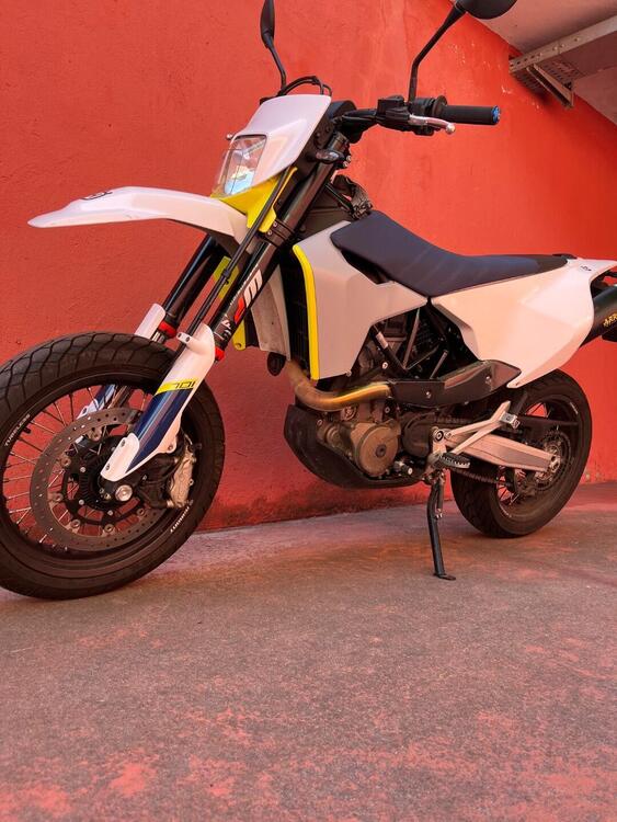 Husqvarna 701 Supermoto (2023 - 25) (2)