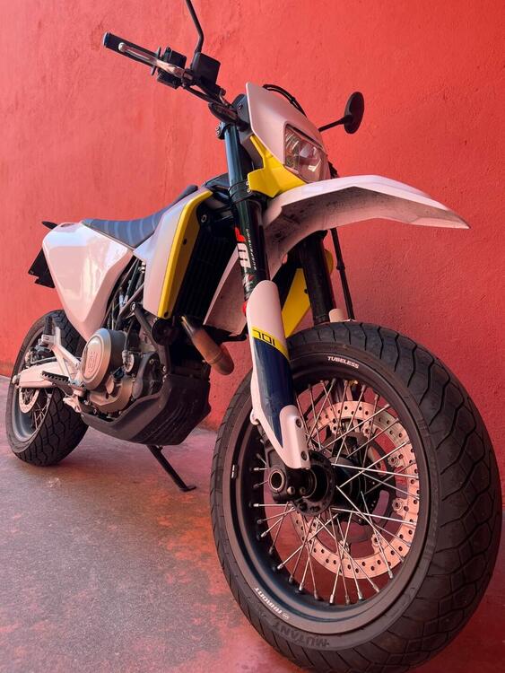 Husqvarna 701 Supermoto (2023 - 25) (3)