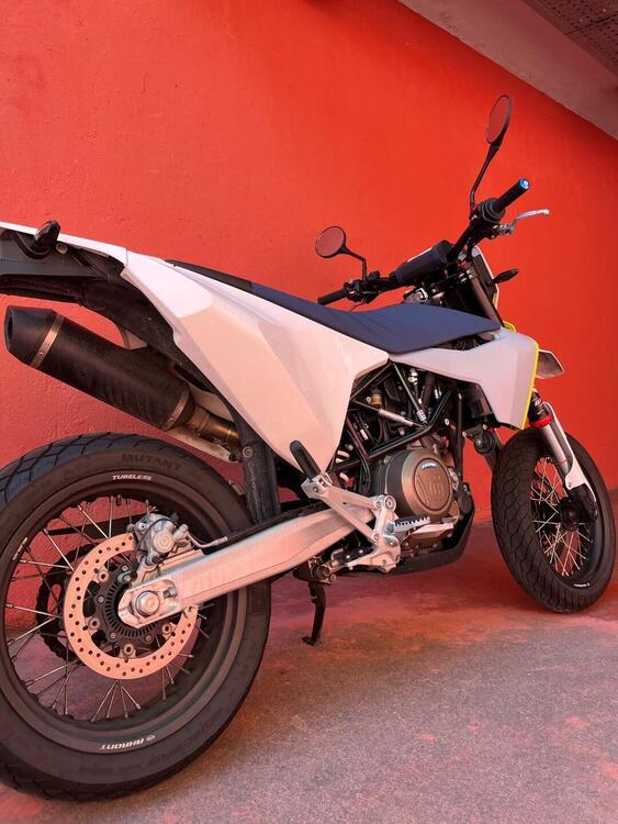 Husqvarna 701 Supermoto (2023 - 25) (4)