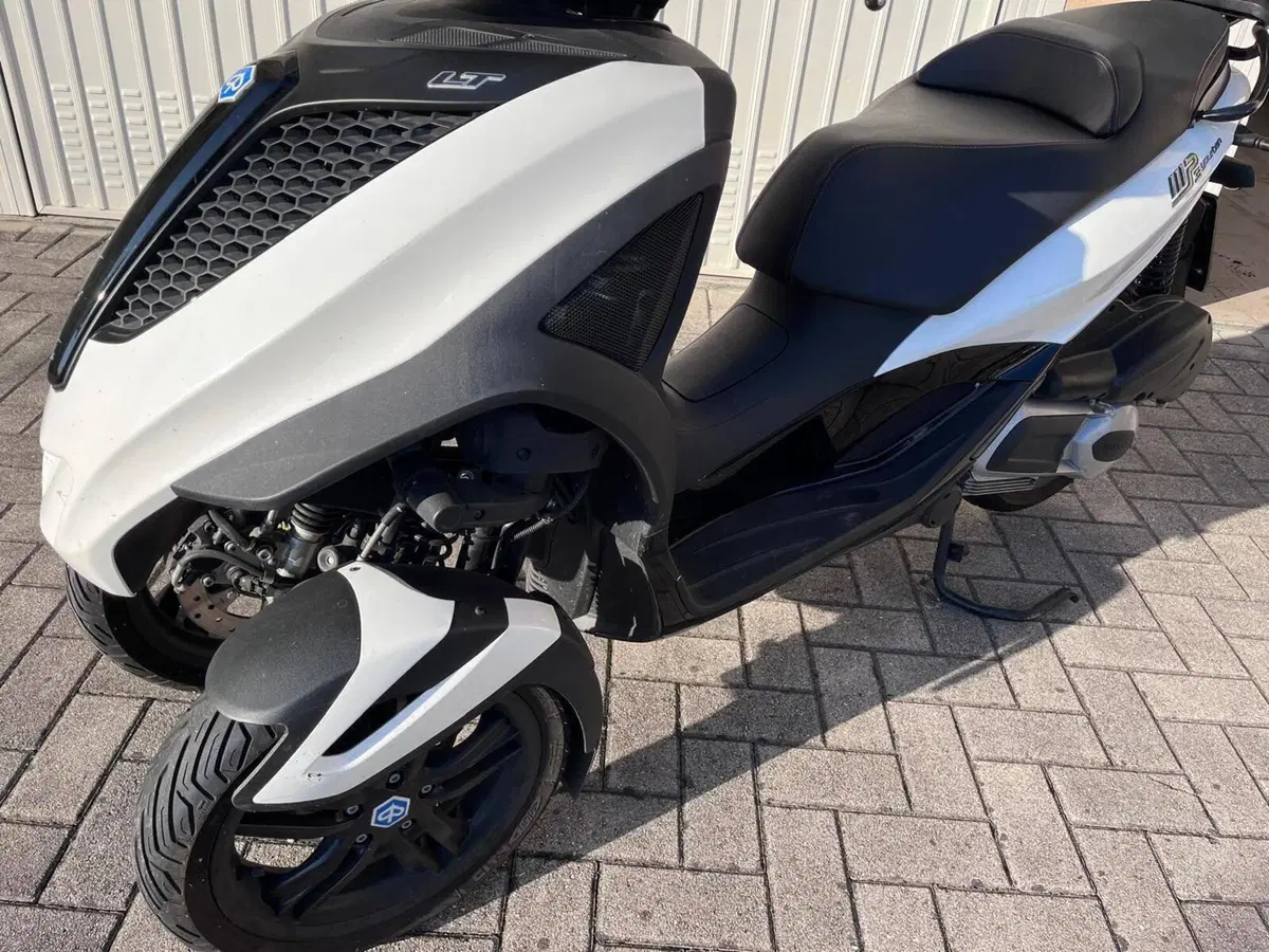 Piaggio Mp3 300 ie Yourban ERL/LT (2011 - 16) (2)