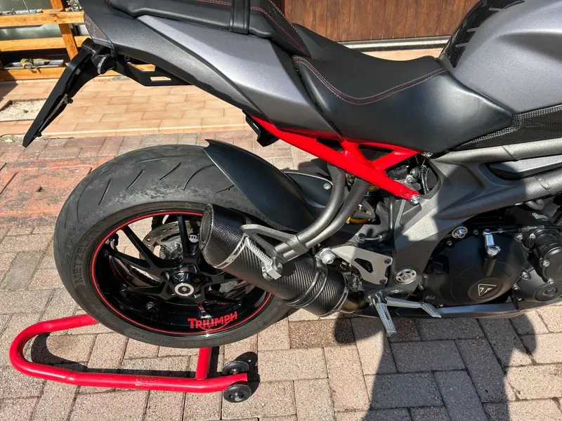 Triumph Speed Triple 1050 R ABS (2016 - 17) (10)