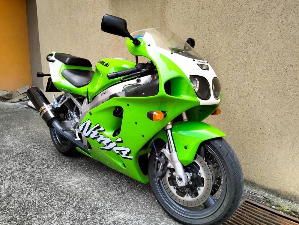 Kawasaki Ninja 750 ZX-7R (1996 - 00) (4)