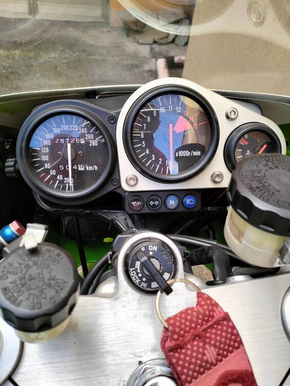 Kawasaki Ninja 750 ZX-7R (1996 - 00) (5)