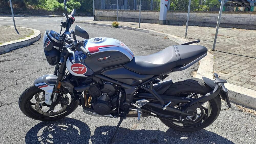 Triumph Trident 660 Triple Tribute Edition (2024) (2)