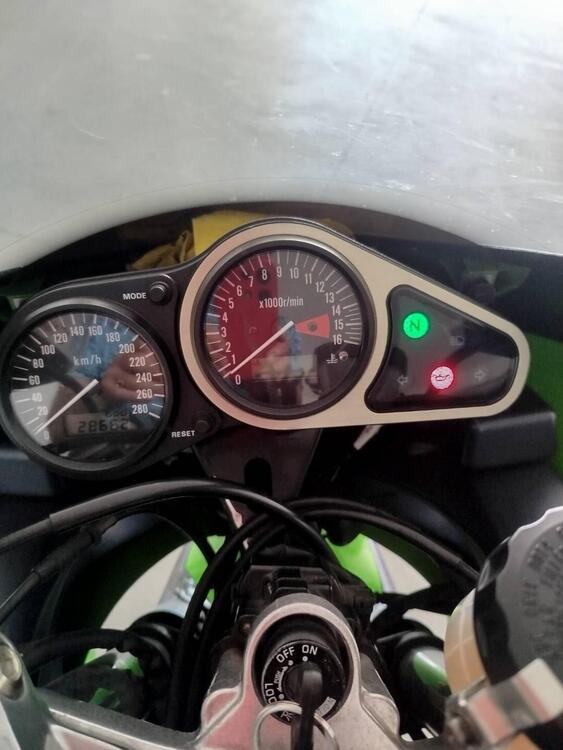 Kawasaki Ninja 600 ZX-6R (1998 - 99) (5)