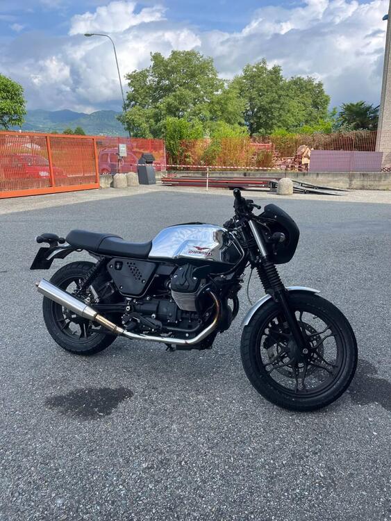 Moto Guzzi V7 Stone (2012 - 15)
