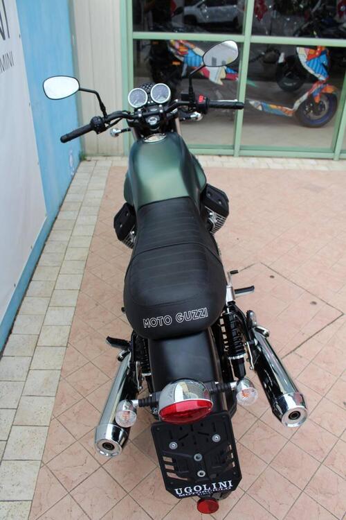 Moto Guzzi V7 Stone (2012 - 15) (5)