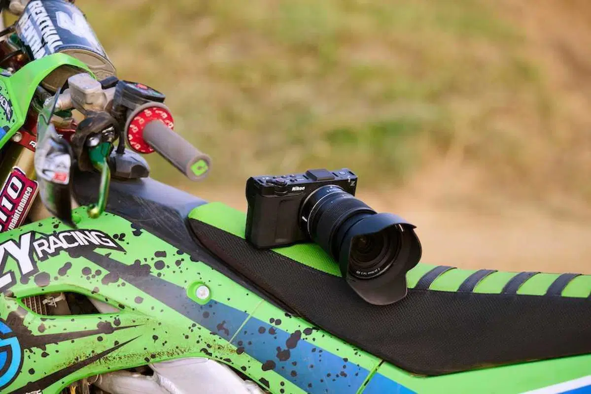 Nikon ZR: compatta e leggera, perfetta da portare in moto! (3)