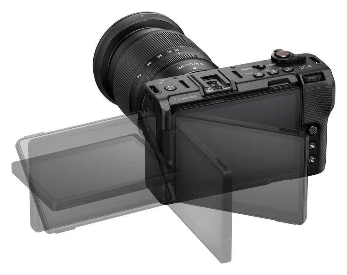 Nikon ZR: compatta e leggera, perfetta da portare in moto! (9)