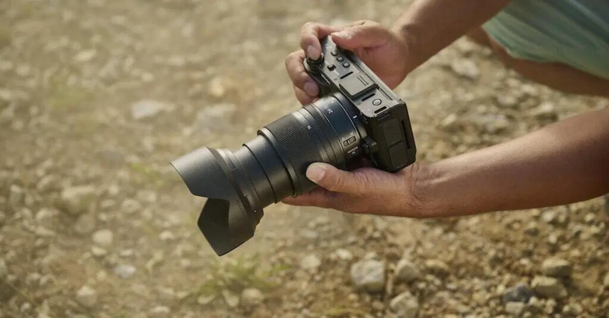 Nikon ZR: compatta e leggera, perfetta da portare in moto!