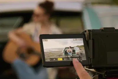 Nikon ZR: compatta e leggera, perfetta da portare in moto!