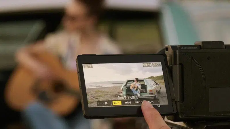 Nikon ZR: compatta e leggera, perfetta da portare in moto!