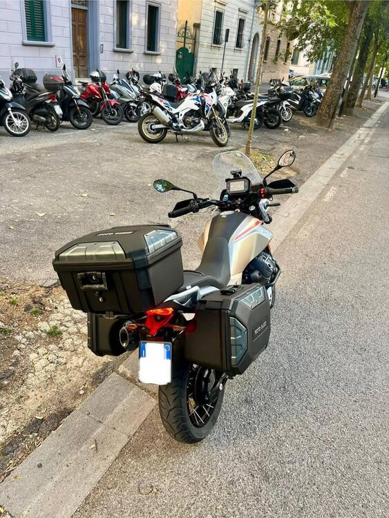 Moto Guzzi V85 TT Travel (2024 - 25) (4)