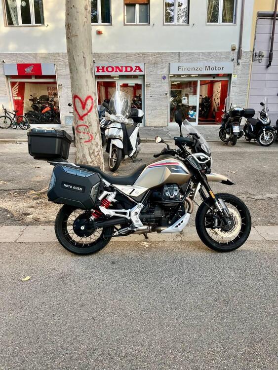 Moto Guzzi V85 TT Travel (2024 - 25)