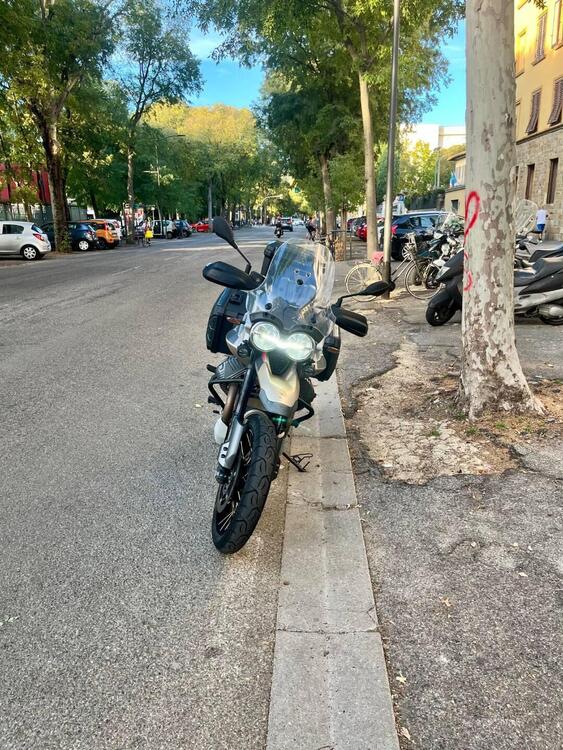 Moto Guzzi V85 TT Travel (2024 - 25) (3)