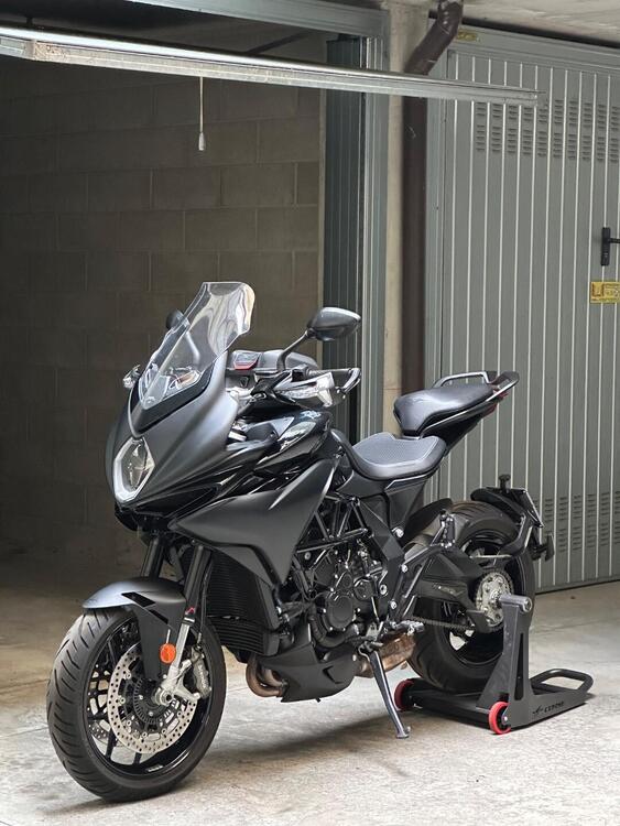 MV Agusta Turismo Veloce 800 Rosso (2021 - 23) (2)