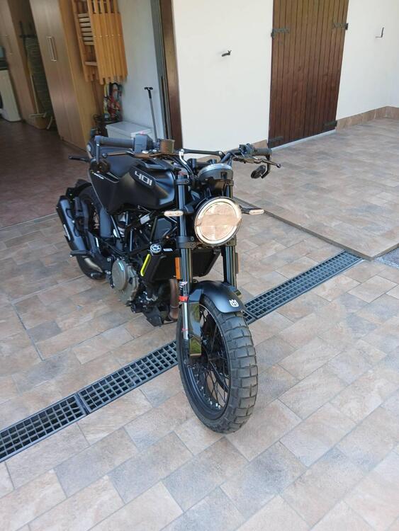 Husqvarna Svartpilen 401 (2021 - 23) (3)