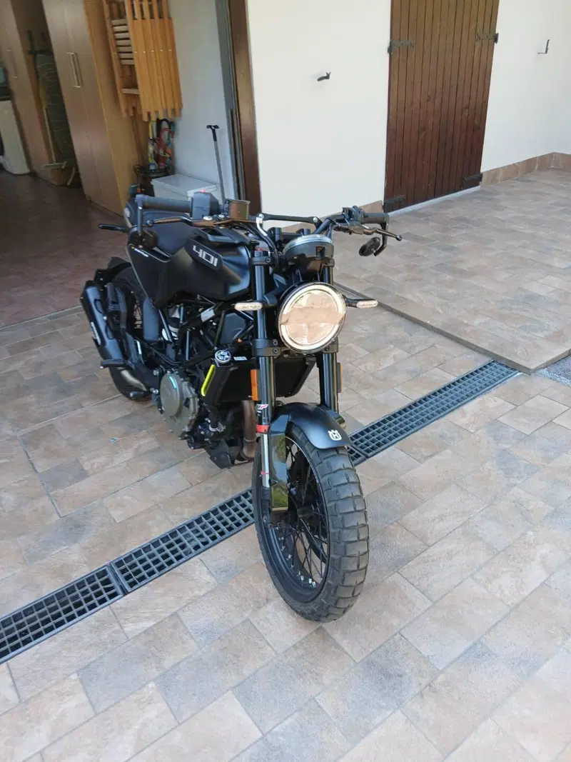 Husqvarna Svartpilen 401 (2021 - 23) (3)